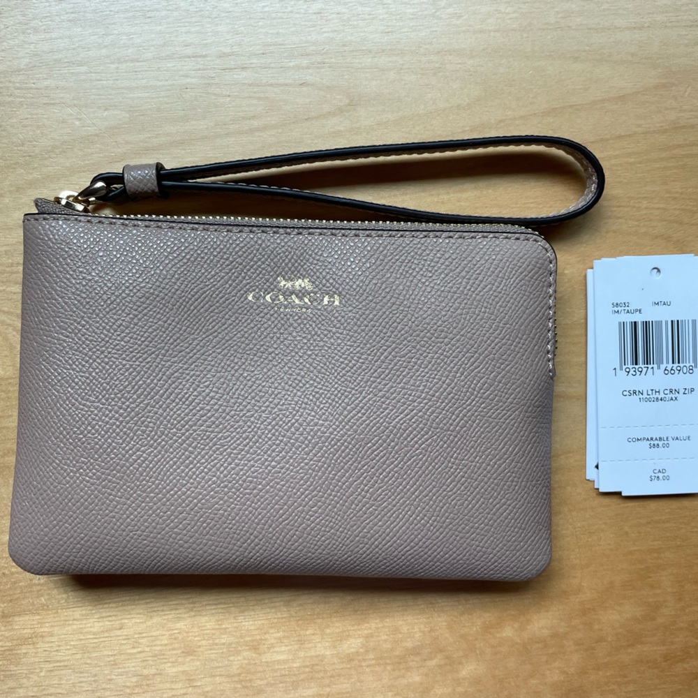 NWT Coach Wristlet